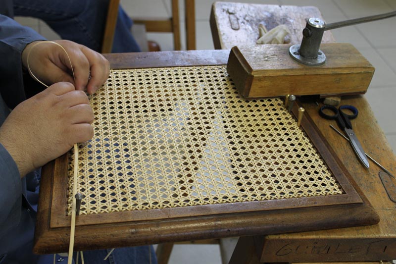 Cannage traditionnel d'une chaise